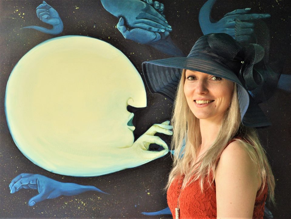 photo from artvalley with a model